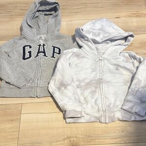 GAP Boys Size 4 Zip Up Hoodie